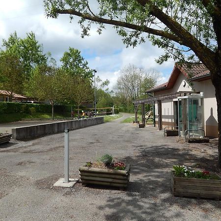 Camping Du Moulin Hotel Meyrieu-les-Etangs ภายนอก รูปภาพ